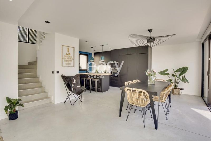 Contemporary house available for rental in FRANCE specifically designed and ideal for professional photo and video shooting sessions